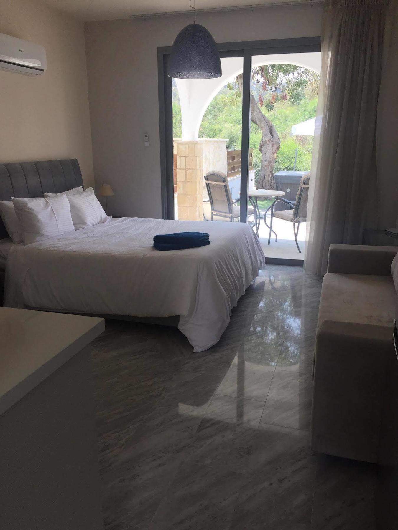 Latchi Escape Hotel And Suites Polis Esterno foto