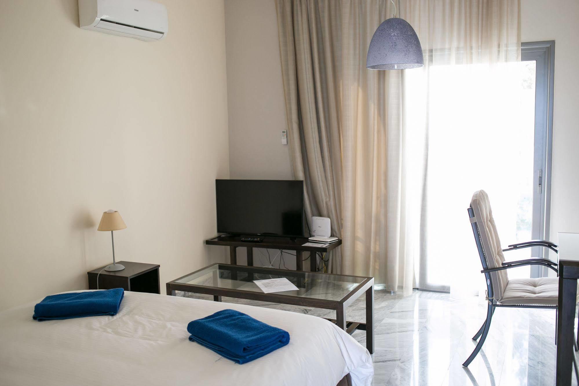 Latchi Escape Hotel And Suites Polis Esterno foto